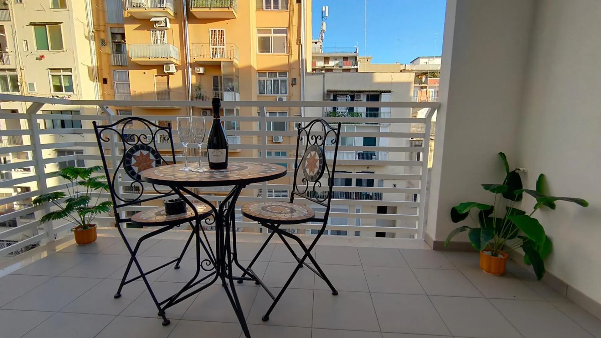 Private Parking - Athena Suite Nel Cuore Di Bari Italy